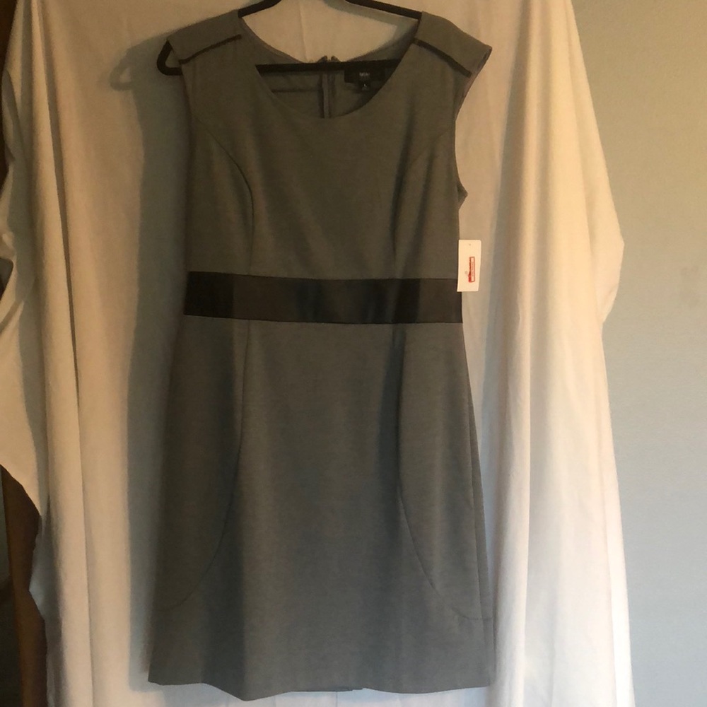 Sleeveless gray dress, size large.